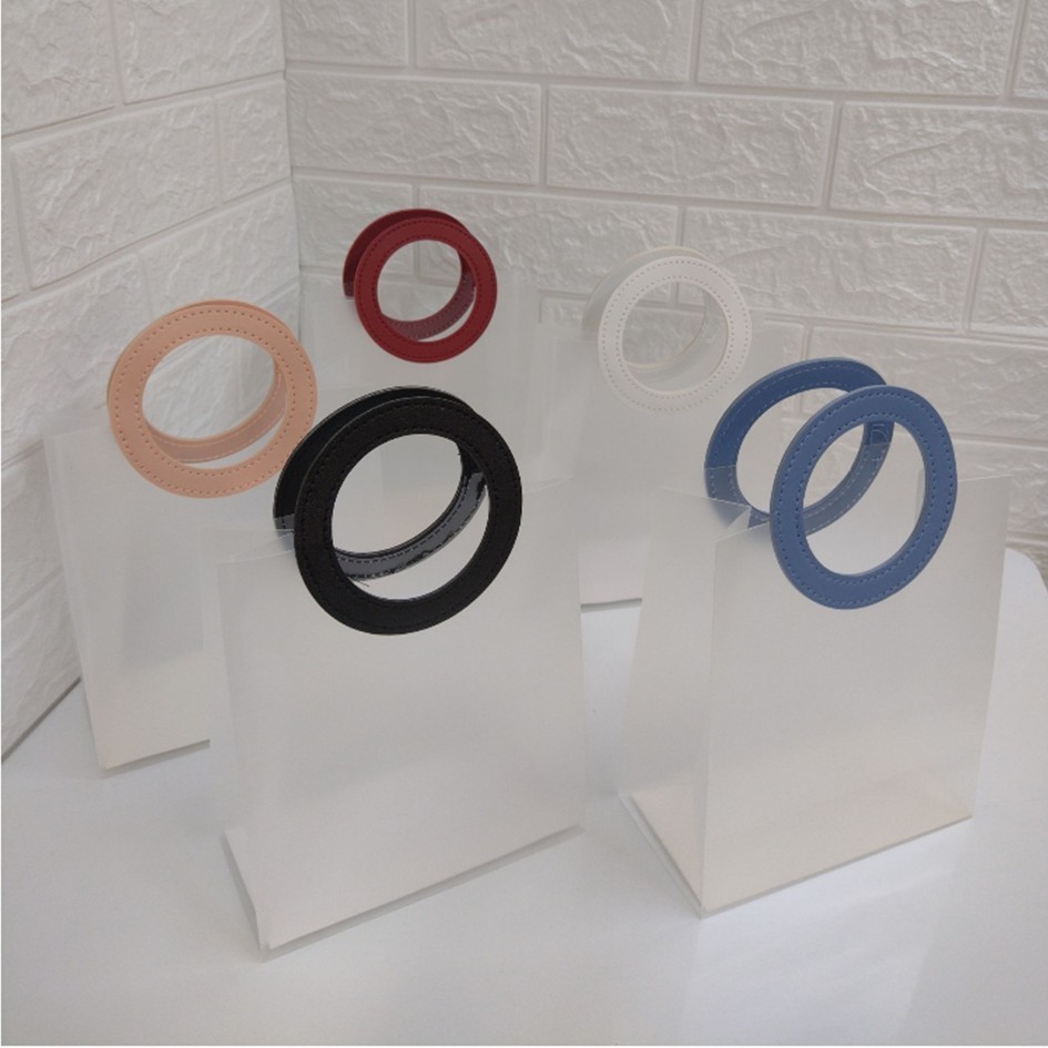 10 Bolsas de Presente Foscas Alça Redonda (3 tamanhos) em Oferta na Shopee