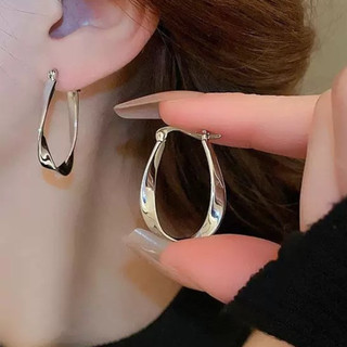 Brincos de metal torcido em forma de U da moda para mulheres, banhados a ouro 18K ou prata 925