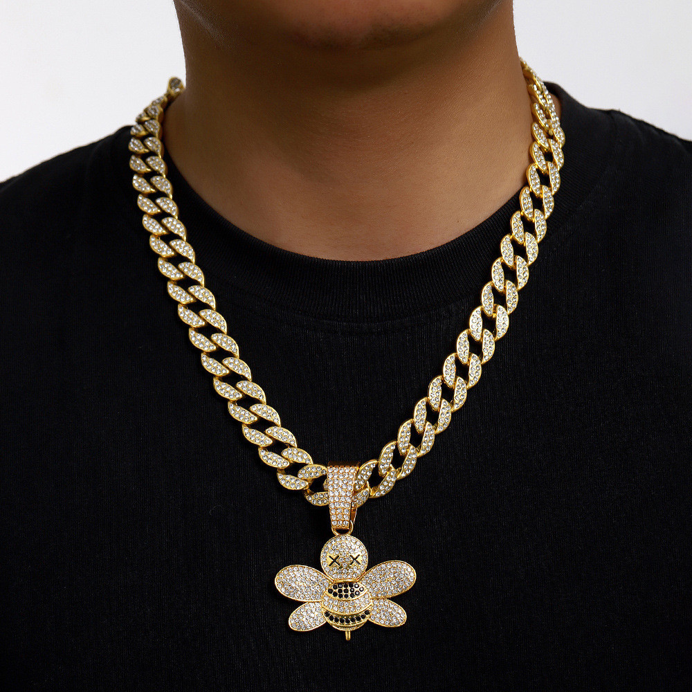 [A must-have for trendy people] Popular necklaces, little bee necklaces, inlaid with diamonds, the same necklaces for men and women, a must-have necklaces for hip-hop celebrities