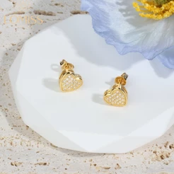 Brinco Delicado Elegante Antialérgico Coração Folheado Platina Com Zircônia Luxo