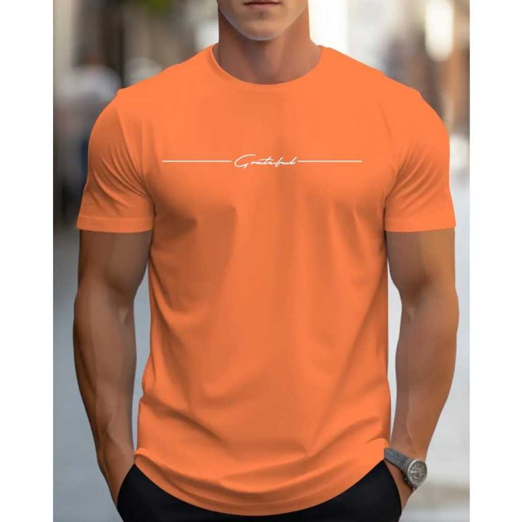 Camiseta masculina de manga curta estampa letras pequena com gola redonda em Oferta na Shopee