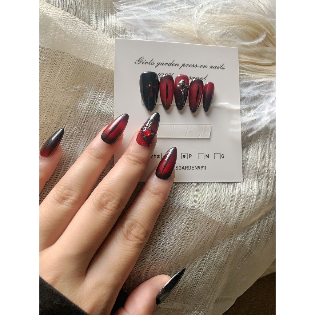 Maquiagem para halloween.Unhas Posticas.Preto e sangue com símbolo da cruz.kit10 — imagem 2 de 2