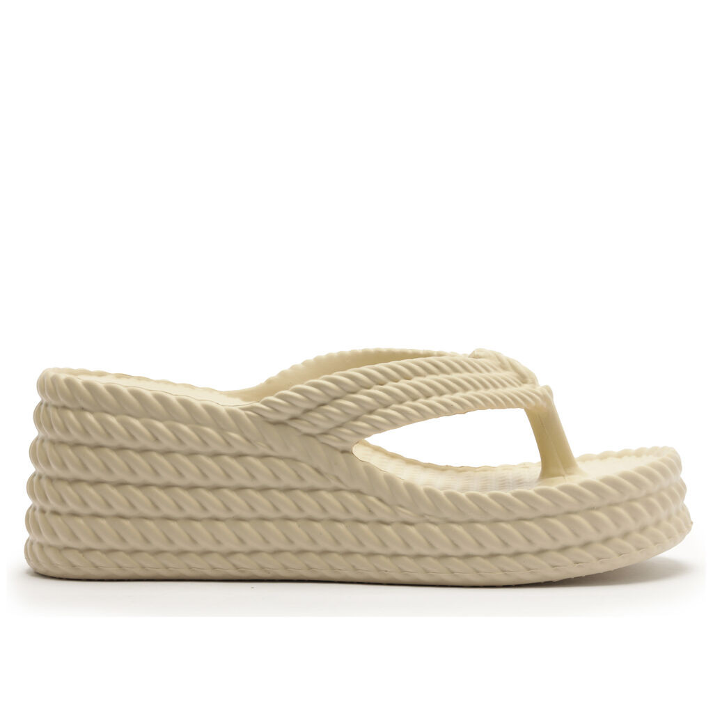 Brizza Arezzo Flatform: Onde Comprar | BuscaProdutos