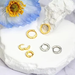Argola Delicado Elegante Antialérgico Folheado Ouro 18k a Platina Zircônia Cravejada