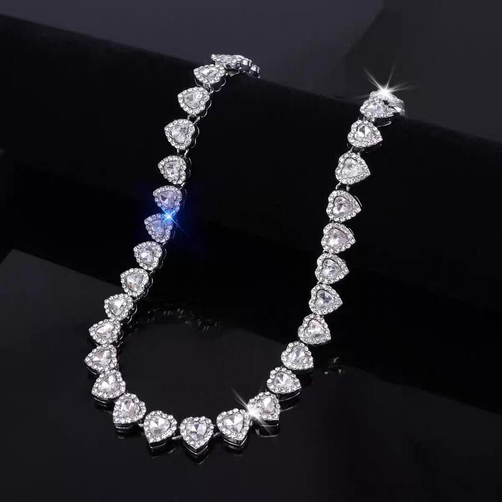 Colar em formato de coração cravejado com um diamante de 11 mm Colar Joia feminina requintada em Oferta na Shopee