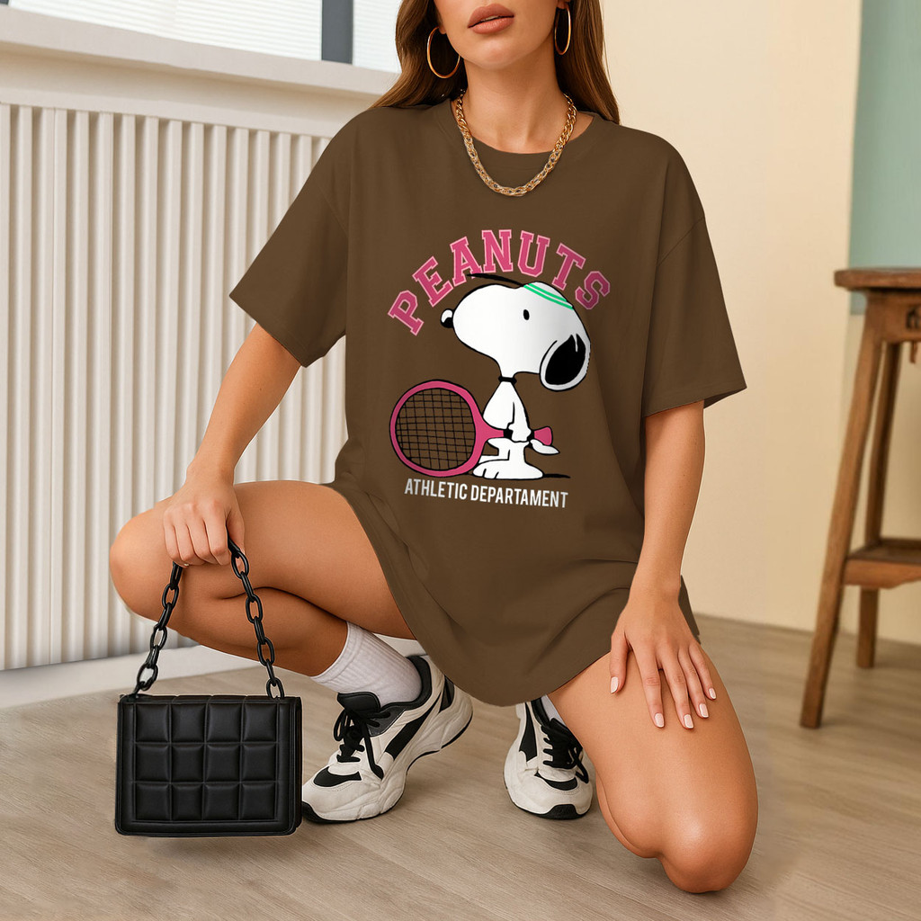 T-Shirt Feminina Oversized | Peanuts Athletic Snoopy com Raquete