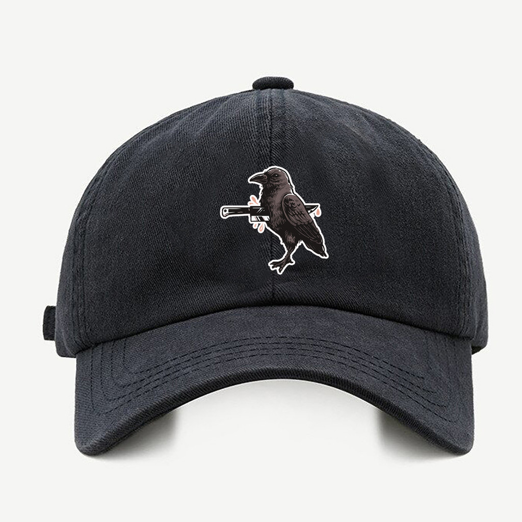 Bone baseball masculino preto Corvo Com FacaCom regualgem cores bege e branco