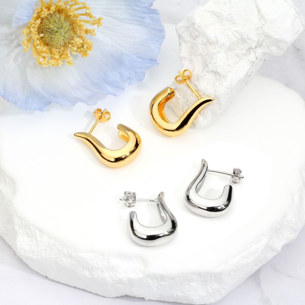 Brinco Delicado Elegante Antialérgico Feminino Anzol Lisa Folheado Ouro 18k a Platina em Oferta na Shopee
