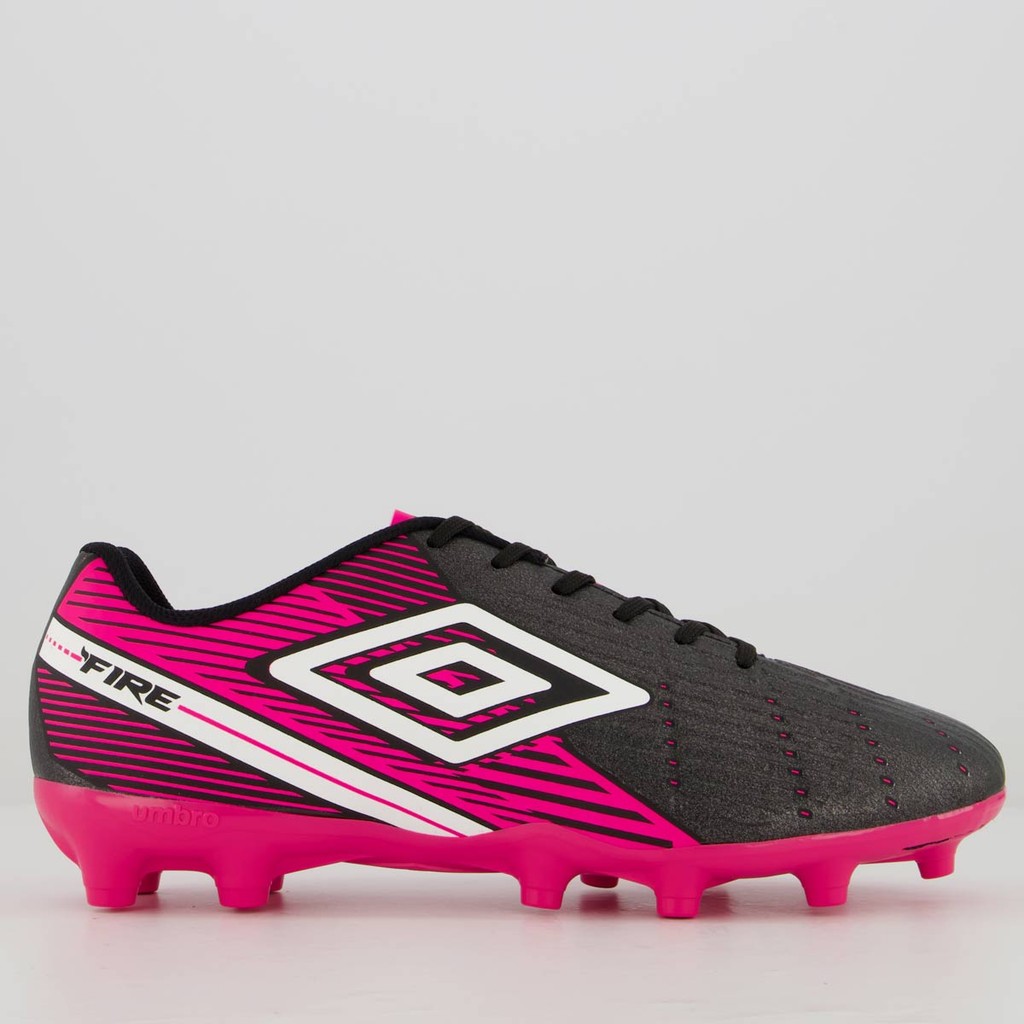 Chuteira Umbro Fire Campo Preta e Rosa