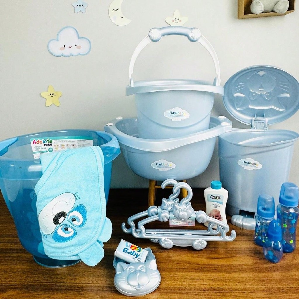 Kit Quarto dos Sonhos c/11 Peças Bacia + Lixeira + Balde + Ofurô + 6 Cabides de Gatinho + Talco + 3 Mamadeiras Petita + Sabonete Baby + Saboneteira + Toalha de Orelhinha