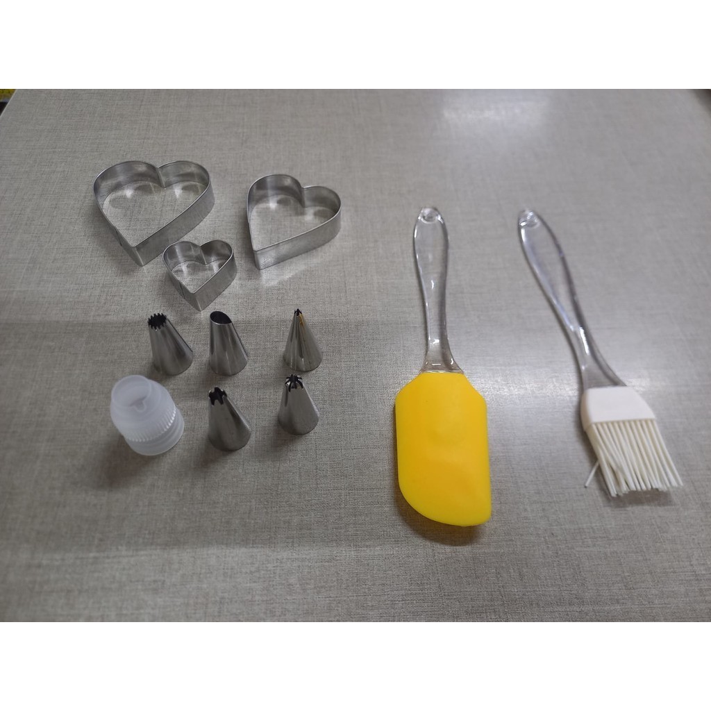 KIT CONFEITEIRO PINCEL, ESPATULA, BICOS E MOLDES CORTADORES