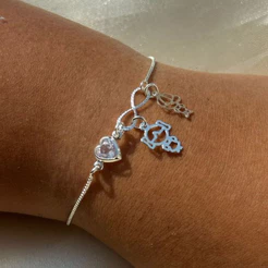 Pulseira Feminina Banhada a Prata 925 com Pingente Coração de Cristal e Infinito com Pingente Casal