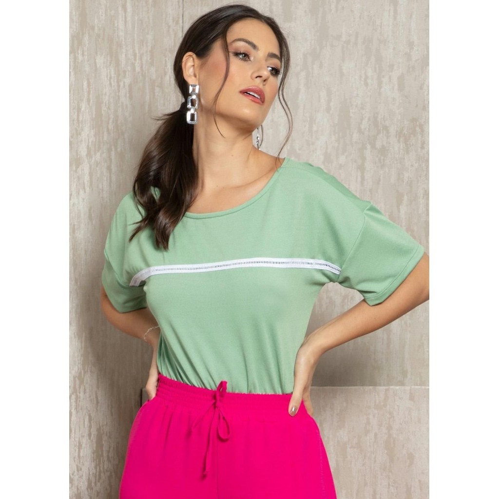 Blusa Verde Com Passamanaria - Decote Canoa e Manga Curta | Quintess em Oferta na Shopee