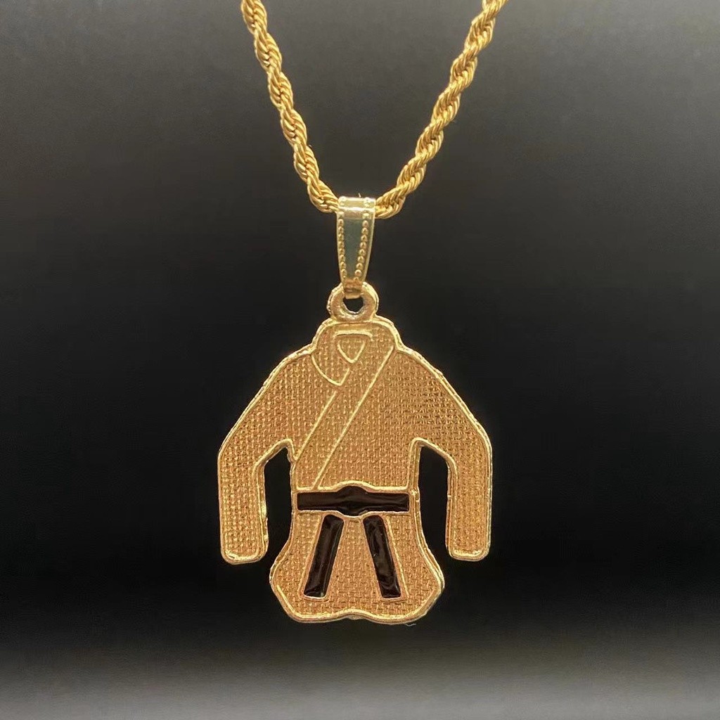 Corrente Cordão Baiano TORCIDO 2mm 45cm Longa Banhada Ouro 18K +  + Pingente Quimono Faixa Preta luta Banho de Ouro 18k