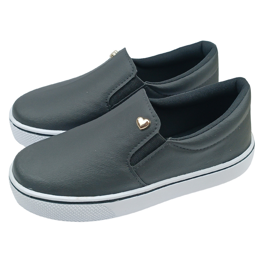 Tênis Slip On Feminino Preto Casual Detalhe Delicado Coração Dourado Solado Branco Confortável Macio
