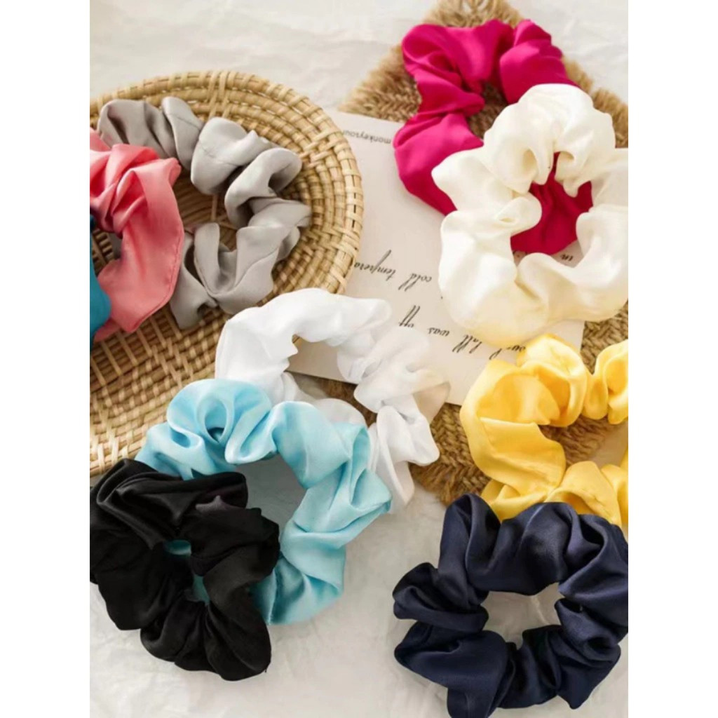 Xuxinha de Cetim Scrunchie Feminina Macia para Prender o Cabelo no Dia a Dia e Penteados · foto 2