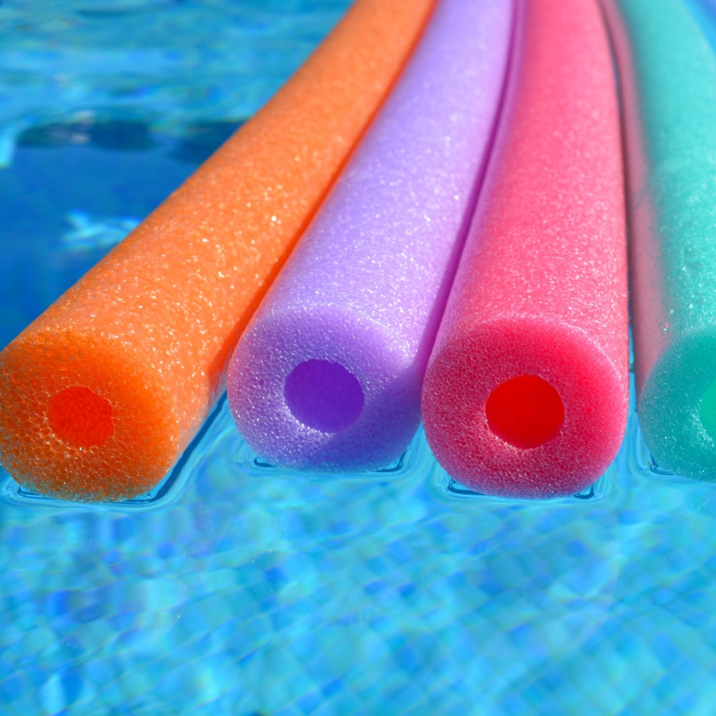 Boia Flutuador Macarrão  Piscina Água Praia Hidromassagem Colorido Cor Aleatória