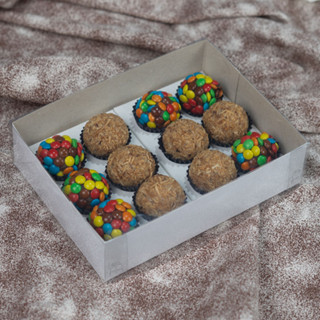 20 Caixas 12 Doces com Berço 16x12x4 | Brigadeiros, Trufas e Bombons Gourmet | Tampa Acetato Transparente em Oferta na Shopee