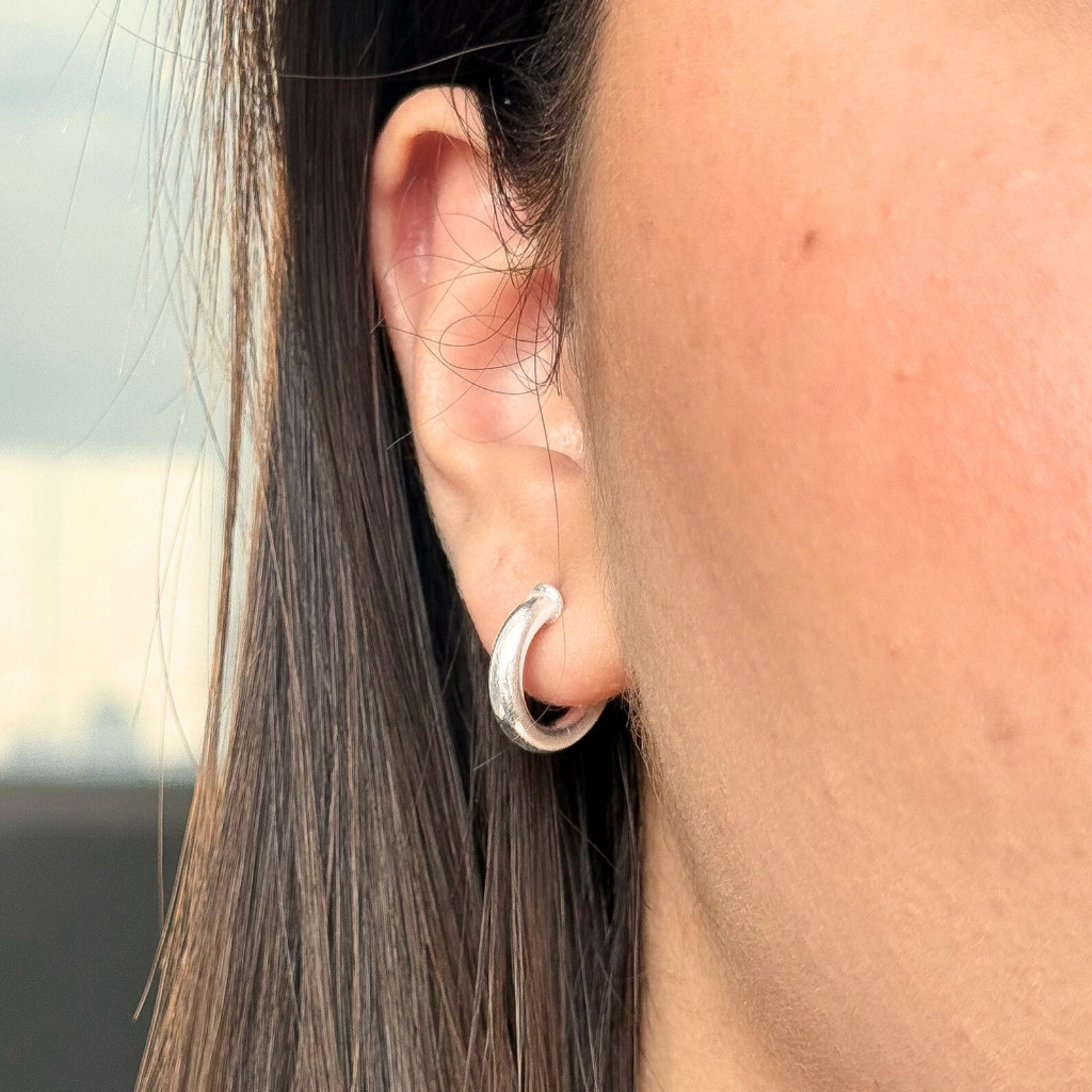 Brinco de Argola Feminina P em Prata 925 – Modelo Liso Delicado Antialérgico