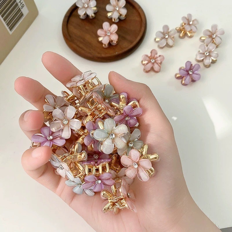 Kit 12 Piranhas /Presilhas Mini Flor Com Pérola/ Cristal e Strass – Grampos de Cabelo Deco...