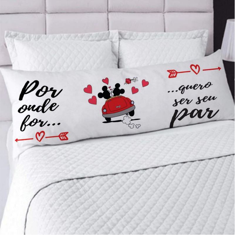 Travesseiro de Corpo Xuxão 1,25x0,45cm Acompanha Fronha com Zíper Casal Minnie e Mickey em Oferta na Shopee