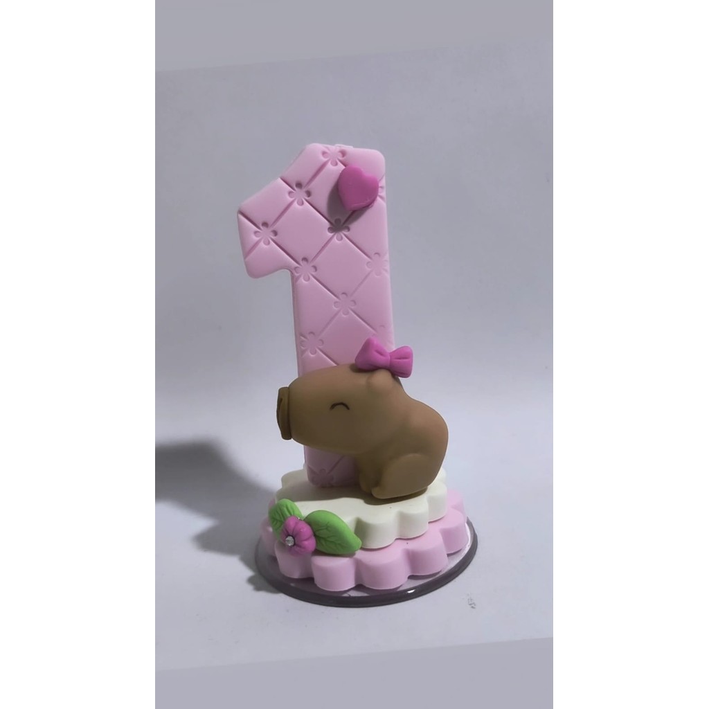 Vela Aniversario Capivara Rosa em biscuit para Comemorações.