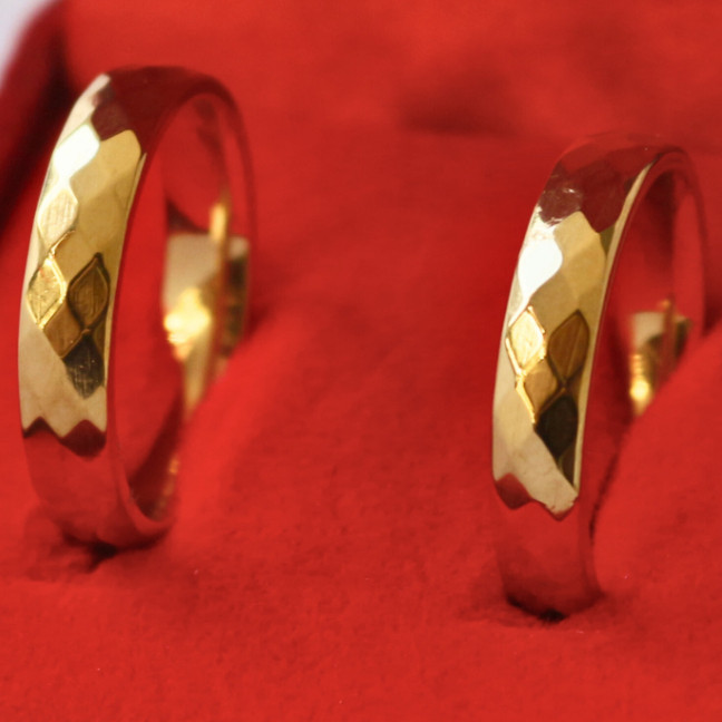 Par Aliança de Casamento Multifacetada Banhada a Ouro Anatômica 4mm Envio Rápido