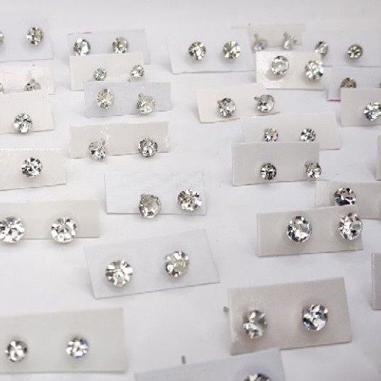 Brinco Diamante Strass 25 Pares TAG Ponto de Luz Cristal Transparente Pedraria Novo
