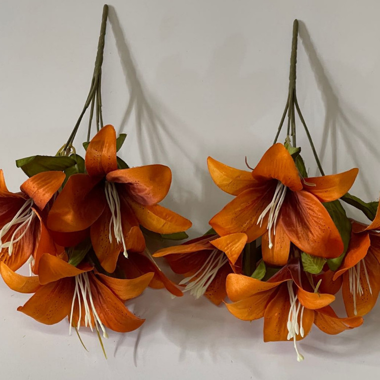 Lírio ( Kit com 2 unidades ) Flores Artificial em Oferta na Shopee