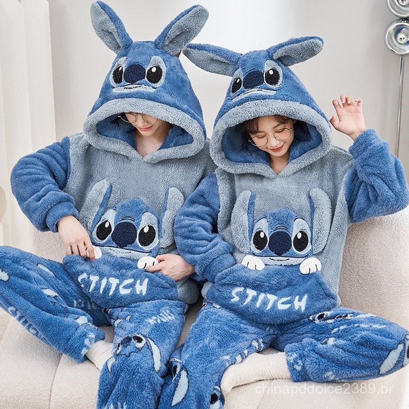 Pijama Stitch Casal Inverno Flanela Coral - Conjunto com Capuz e Meias Antiderrapantes 