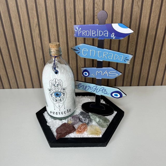 Kit MINHA FÉ (4 itens) - Jardim Zen MDF Hex Preto, Garrafa Vidro Amuleto Hamsá, Kit 7 Chakras Bruto, Seta de Mesa MDF