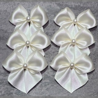 Laço lacinho, laçarote cetim com pérola n° 5 (22mm) 5x5,5  para artesanato, lembrancinhas LAÇO 5 PERÓLA BRANCO PERÓLA em Oferta na Shopee