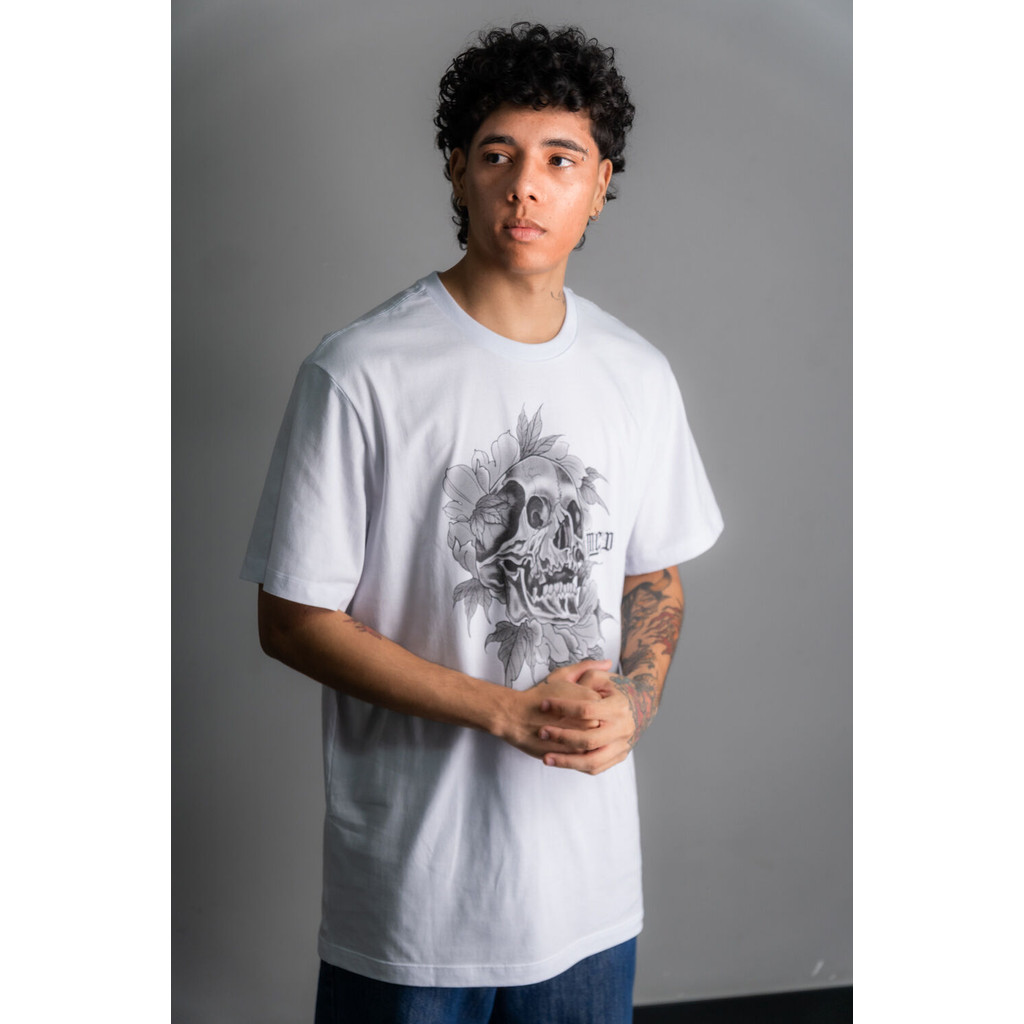 Camiseta MCD Original Regular Caveira caligrafitti
