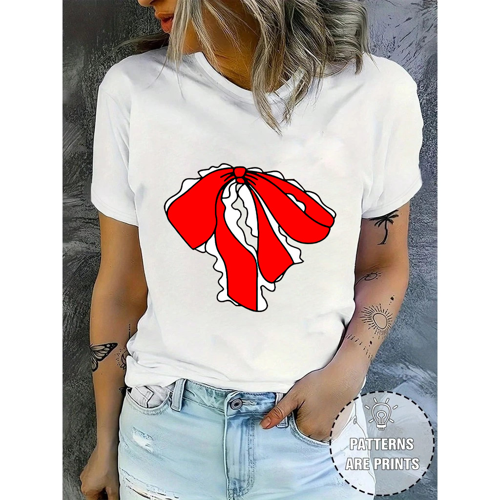 Camiseta Preta Macia e da Moda Feminina com Laço Brilhante e Estampa Floral em Relevo