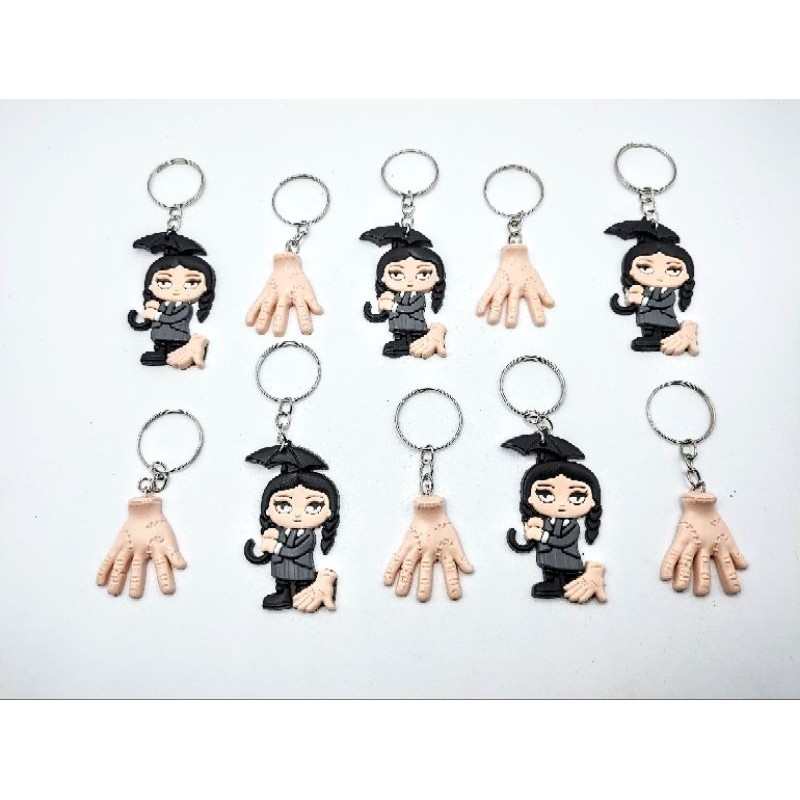 Lembrancinha Aniversário Wandinha 10un Chaveiro Família Adams em Oferta na Shopee