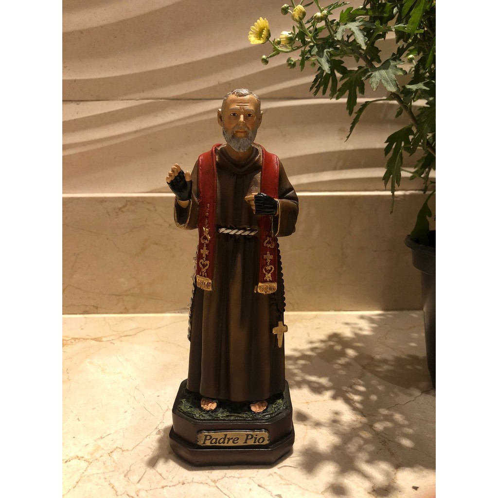 Sao Padre Pio com Estola 20cm Resina