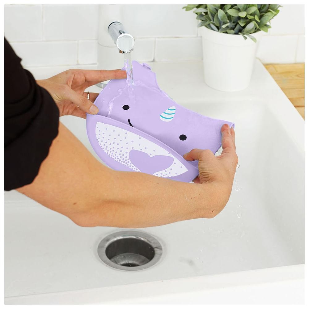 Babador de Silicone Cata Migalhas Zoo Baleia Narval Skip Hop · foto 2