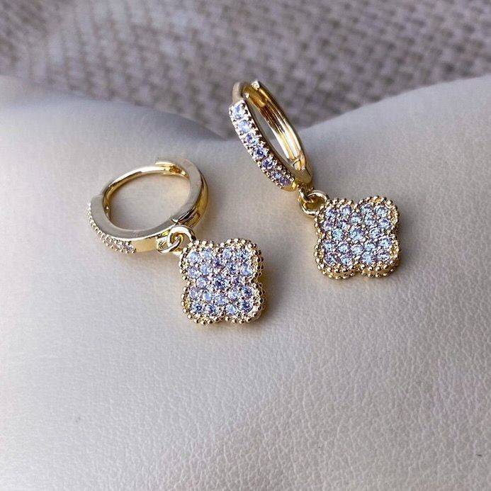 Brinco Feminino Argola Cravejada Trevo Folheado Moda Mulher BR43 em Oferta na Shopee