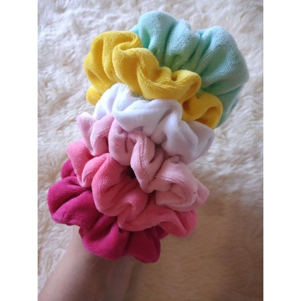 xuxinhas/ LACINHO DE CABELO / buxinha / rabicó kit scrunchie de veludo cores do momento.