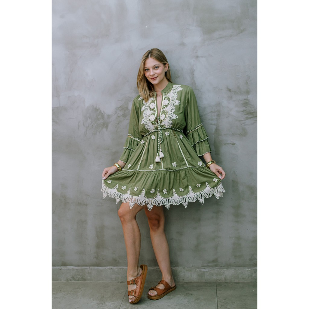 Vestido boho verde com renda, manga 3/4 e detalhes florais 5030 em Oferta na Shopee
