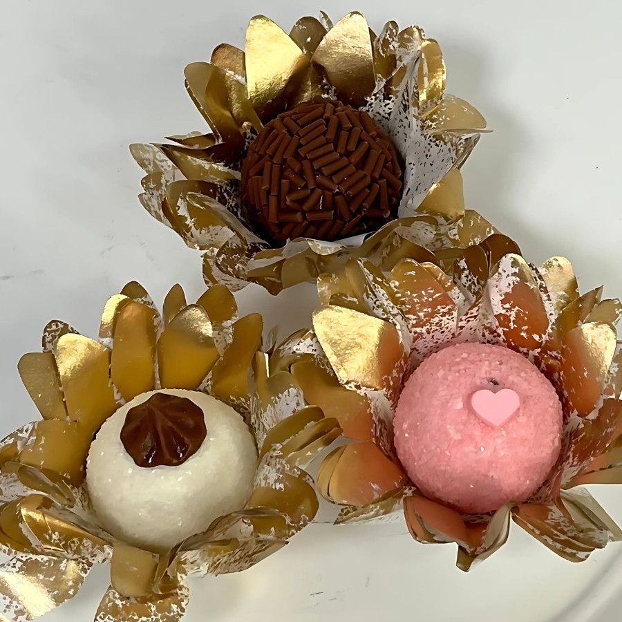 Forminha para Doces Finos - Madri Dourado - 30 unidades - Decora Doces - Rizzo em Oferta na Shopee