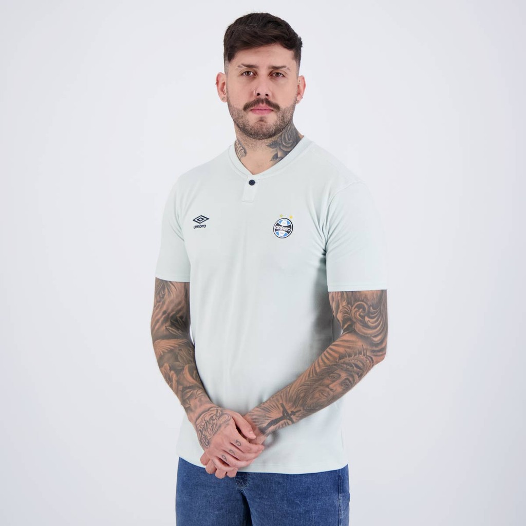Detalhes do Polo Umbro Grêmio Viagem 2024 Cinza