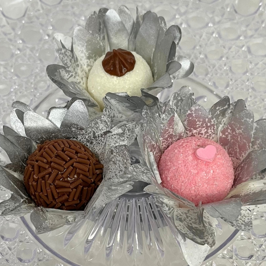 Forminha para Doces Finos - Madri Prata - 30 unidades - Decora Doces - Rizzo em Oferta na Shopee