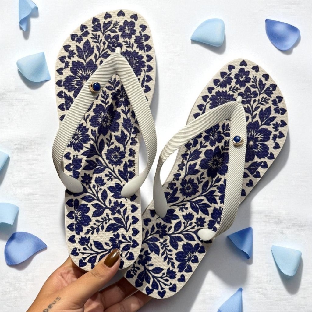 Chinelo de Dedo Feminino Branco Azul com Estampa Sofisticada