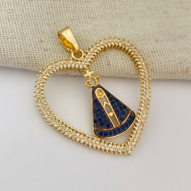 Pingente Nossa Senhora Aparecida no Coração Cravejado com Zircônias Banhado a Ouro 18k