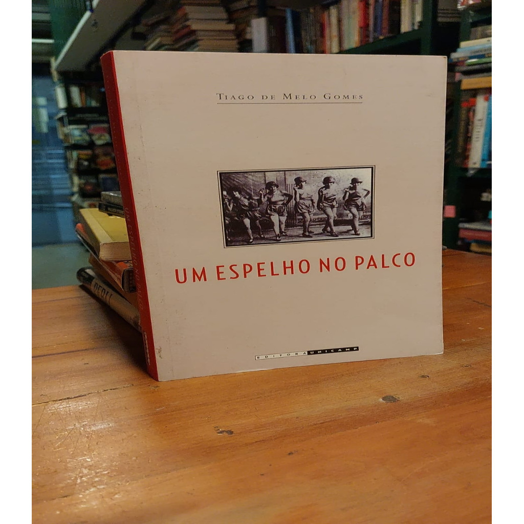 Um Espelho no Palco autor Tiago de Melo Gomes