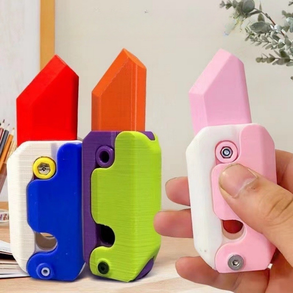 Kit 2 Facas De Gravidade Cenoura Truque De Brinquedo Retráteis Mágicas Propulsor Falso Gadget