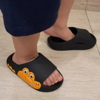 Chinelo Slide Nuvem Jacaré Preto Menino e Menina 21 ao 40 em Oferta na Shopee