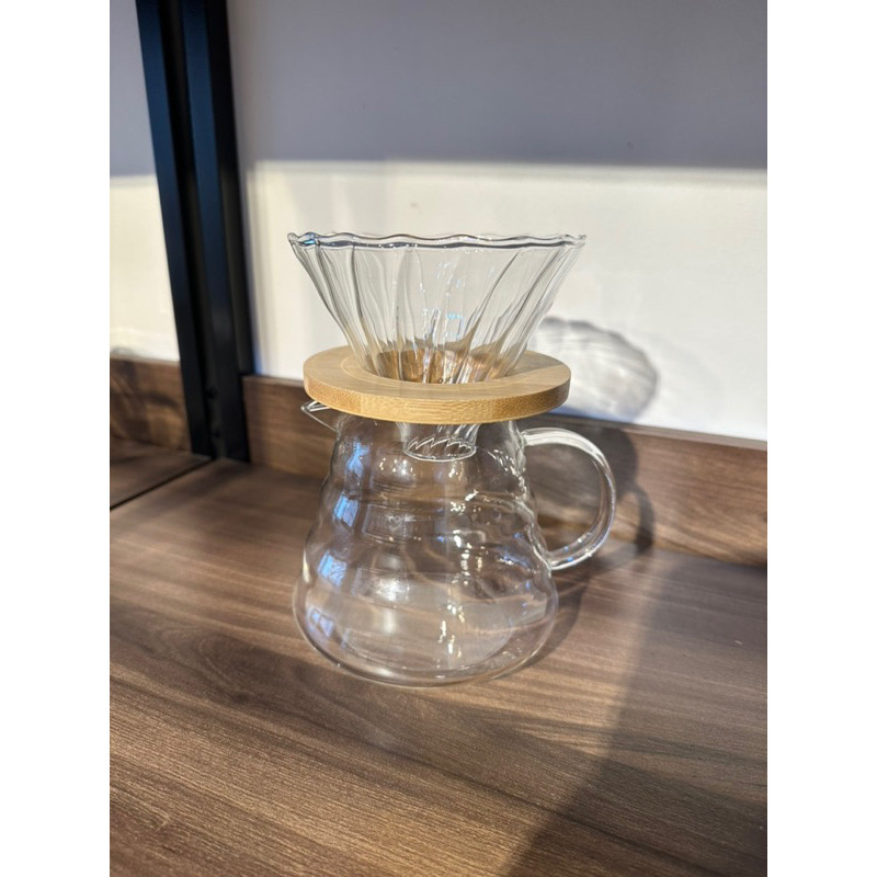 Conjunto Coador Para Café De Vidro + Jarra e Bocal Em Bambu 600ML