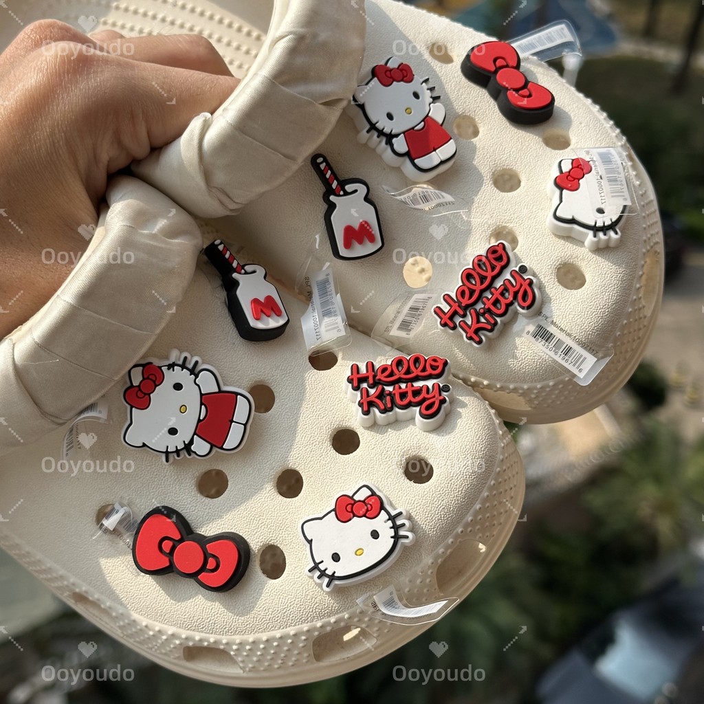 Conjunto De Desenhos Animados Vermelhos Em PVC Ins Cute Hello Kitty s Charm Viral Clog Acessórios DIY KT Cat